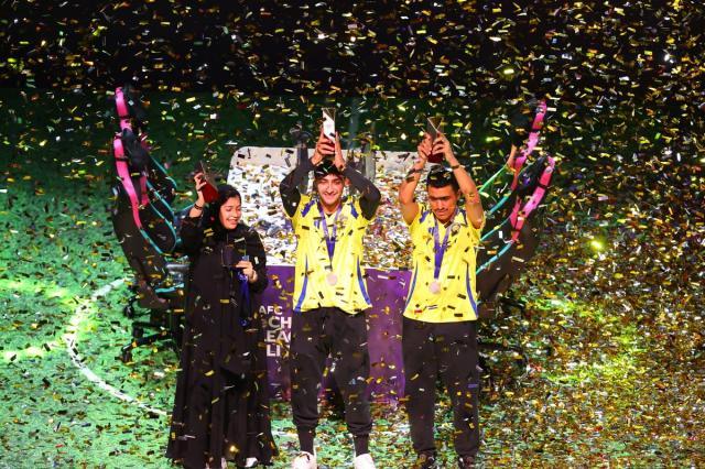 首届电竞亚冠落幕 申花止步4强C罗领衔纳斯尔夺冠